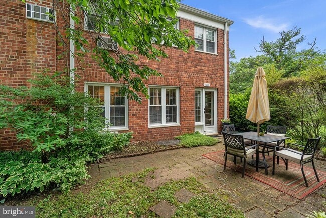Building Photo - 3408 Martha Custis Dr