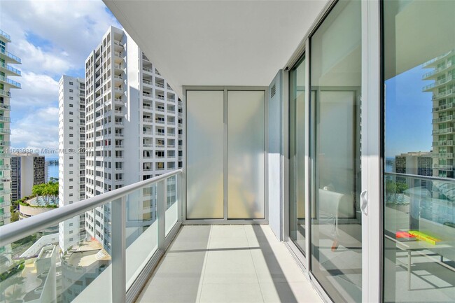 Building Photo - 1300 Brickell Bay Dr