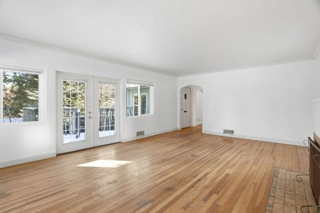 Building Photo - 1503 S SE Blvd