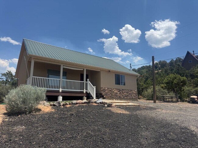 Primary Photo - Beautiful 2 Bedroom Home In Central