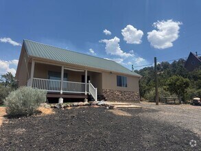 Building Photo - Beautiful 2 Bedroom Home In Central