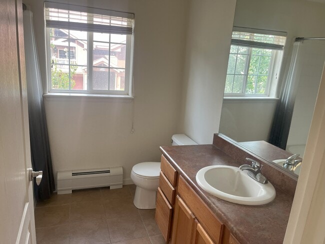 Building Photo - 612 River View Dr
