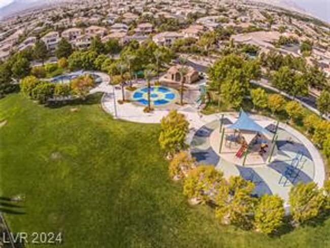 Building Photo - Beautiful 4 bedroom 3 bath plus loft home in the Vistas in Summerlin!