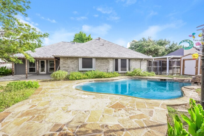 Building Photo - 9125 Timber Oaks Dr