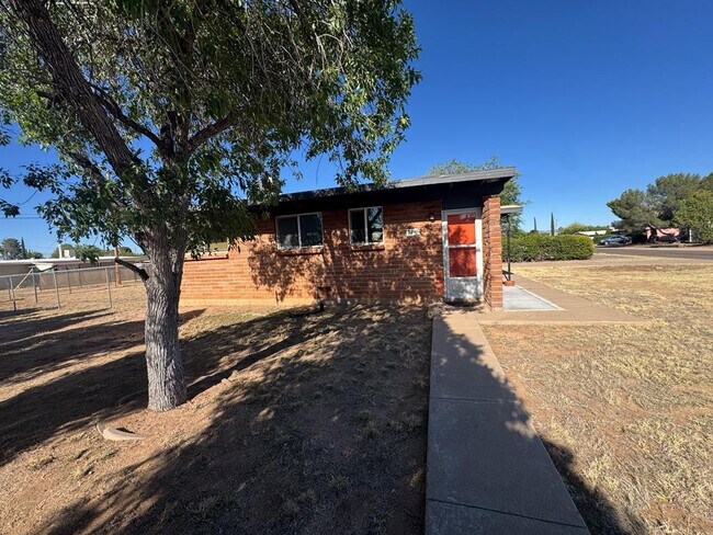 Building Photo - 4501 Pine Tree Dr
