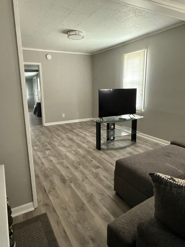 Building Photo - Check out this remodeled 2 bedroom house