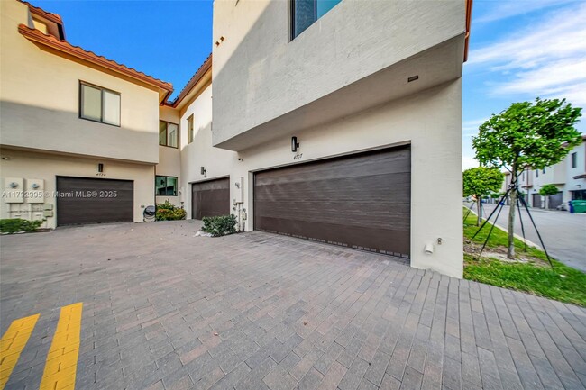 Building Photo - 4707 NW 83rd Ct