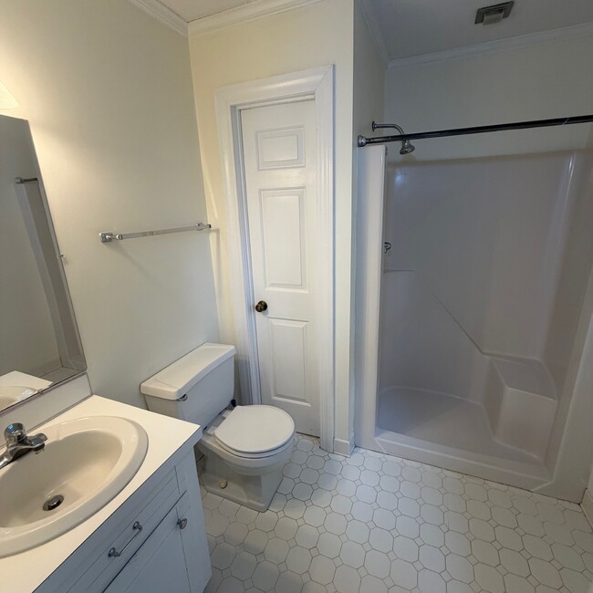 Building Photo - 3208 Ellsworth Dr