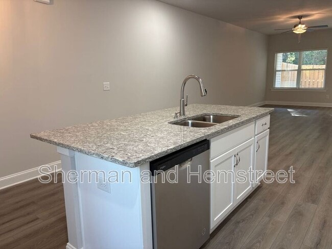 Building Photo - 655 Caroline Ct