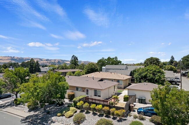 Building Photo - Downtown Benicia Duplex