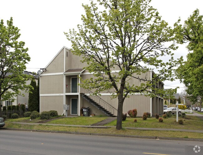 Primary Photo - 573 SE Walnut St