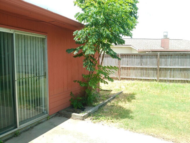Building Photo - 862 Siskin Cir