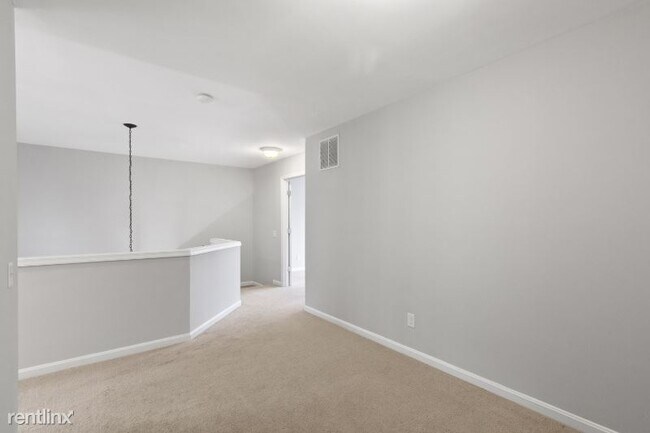 Building Photo - 3 br, 2.5 bath Townhome - 43 Shire Ct