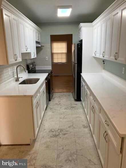 Building Photo - 35 Midline Ct