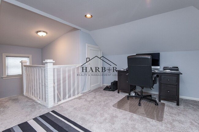 Building Photo - Updated Craftsman Living: 2BR/2BA + Den in NW Rochester