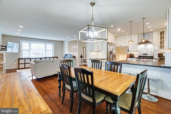 Building Photo - 7606 Jervis St