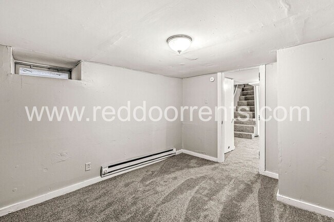 Building Photo - Affordable Comfort & Style Near Downtown I...