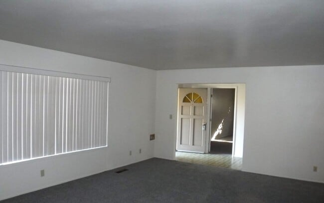 Building Photo - 2465/2475 Pillsbury Road (Duplex)