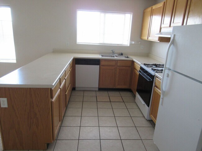 Building Photo - Move-In Discount -- 2 bedroom - 2 bath With Garage!