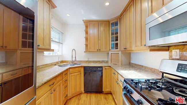 Building Photo - 1410 Dartmouth Dr