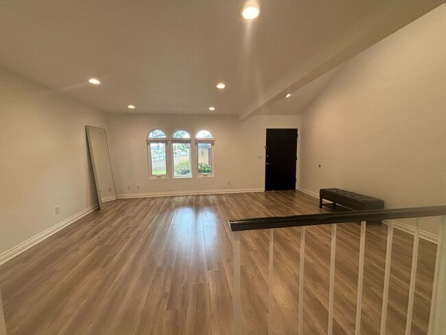 Building Photo - Modern 2-Bedroom Townhome with Garage in t...