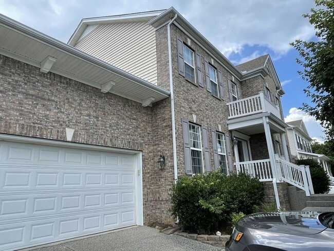 Building Photo - Great, large home in Franklin with home theater room!