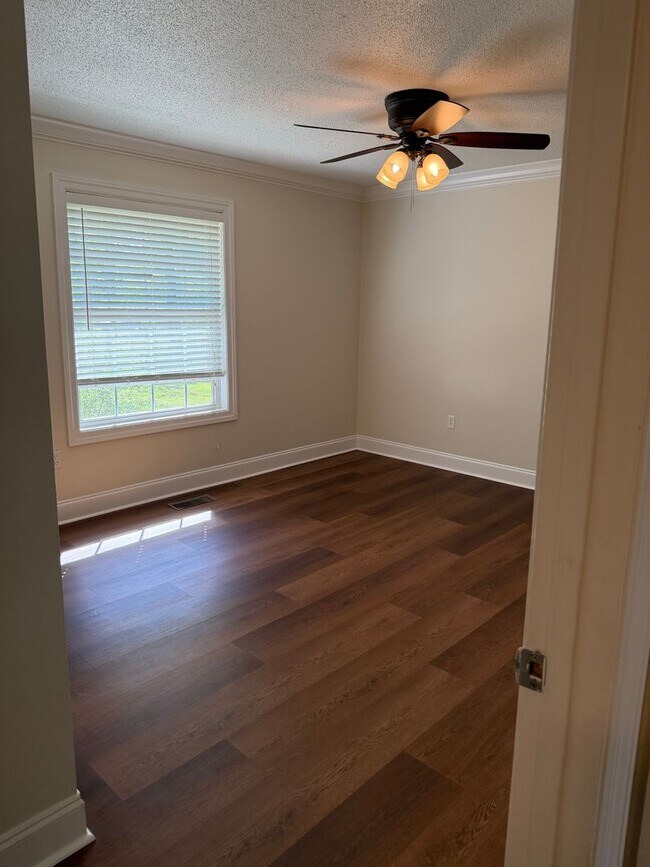 Building Photo - East Brainerd