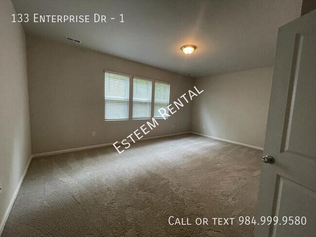 Building Photo - 133 Enterprise Dr