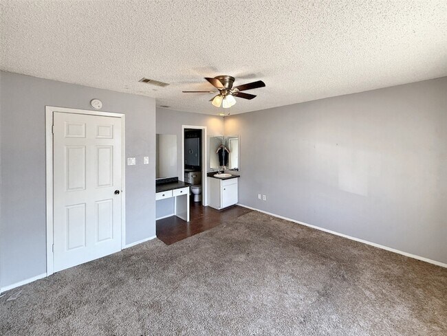 Building Photo - 1024 Southmoor Dr