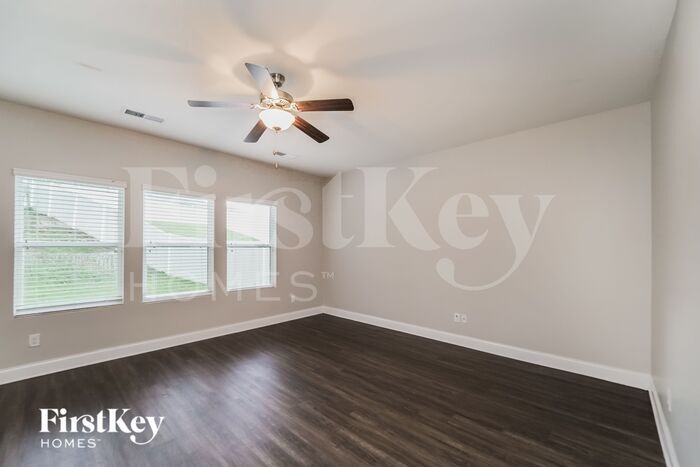 Building Photo - 9342 Sloan Forest Dr