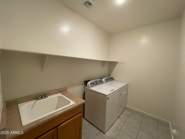 Building Photo - 735 W Micanopy Trl.