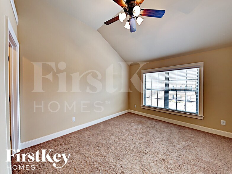 Building Photo - 810 Golden Isles Dr