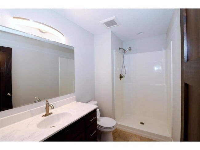 Building Photo - 1203 Pondview