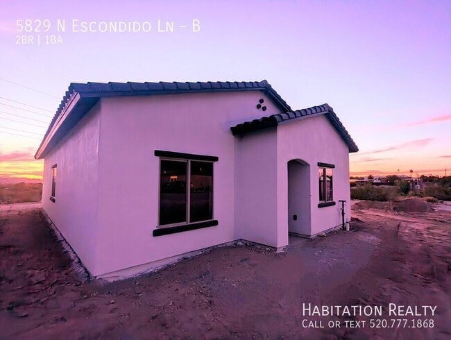 Building Photo - 5829 N Escondido Ln