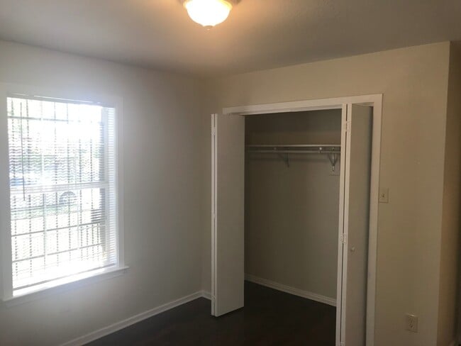 Building Photo - 218 Wilmer Heights Dr