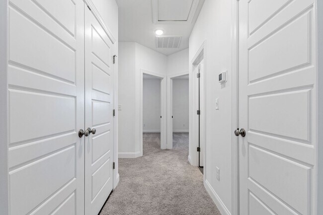 Building Photo - Stunning 4-Bedroom Home for Rent in Prime Cary Location!