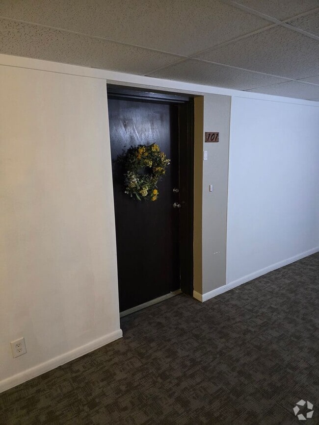 Building Photo - 2Bed 1Bath unit in a Great Location!!
