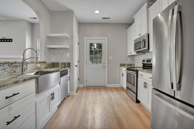 Building Photo - 211 Thalia Rd