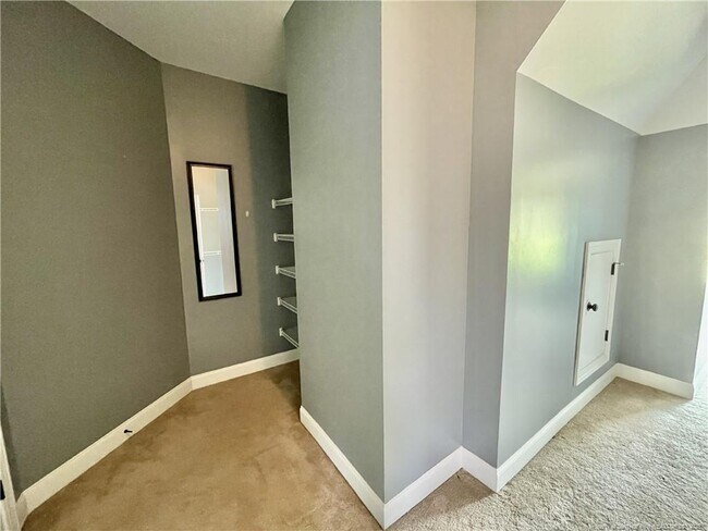 Building Photo - 4033 Hunting Path Dr