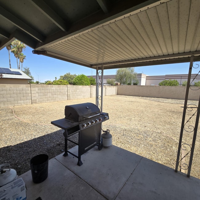 Building Photo - 10521 W Loma Ln