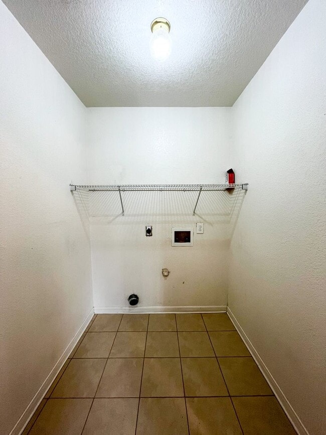 Building Photo - 312 Cedar Ridge Dr