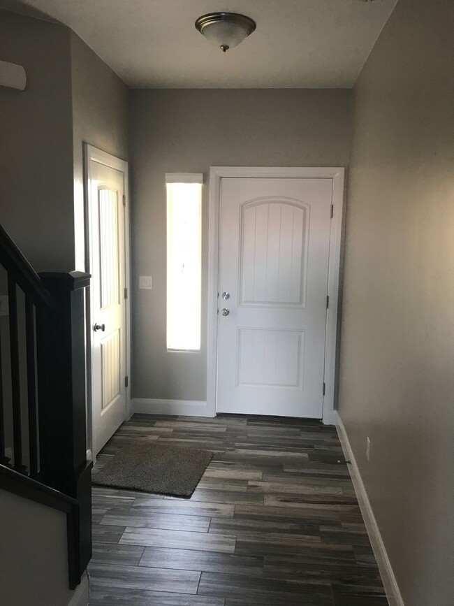 Building Photo - Very nice Townhouse in Santa Clara, with a...