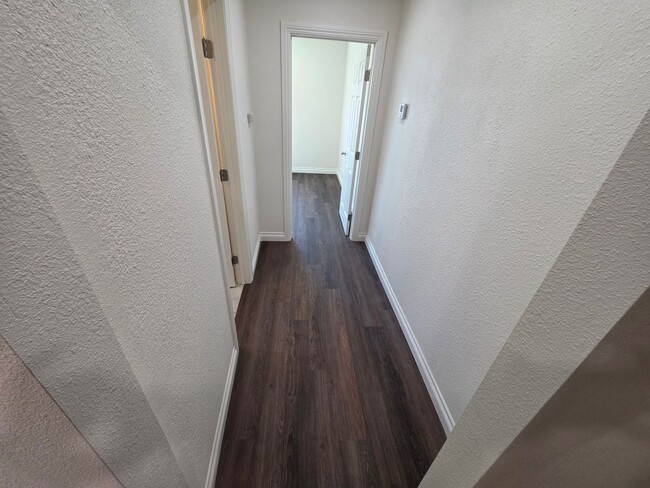 Building Photo - LOOKS JUST LIKE NEW