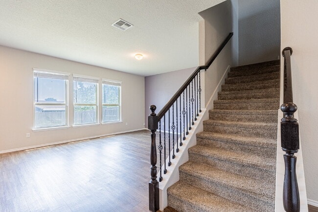 Building Photo - 5930 Ivans Farm