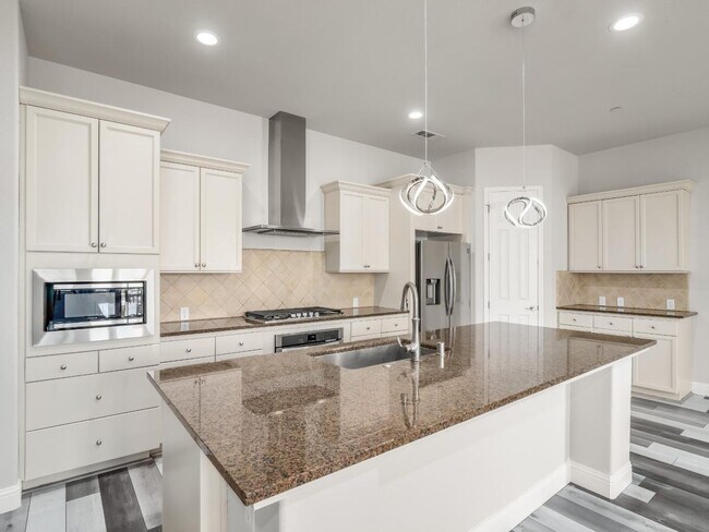 Building Photo - Beautifully Updated 4 Bedroom, 2.5 Bath in North Fresno