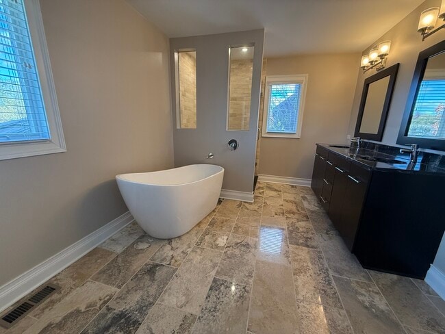 Building Photo - 551 83rd St