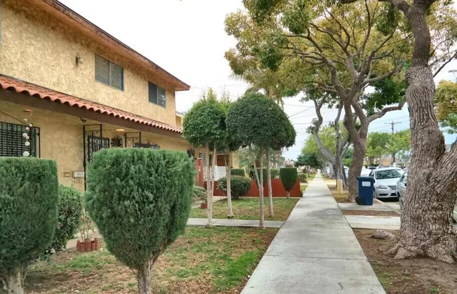 Building Photo - 12118 Ramona Ave