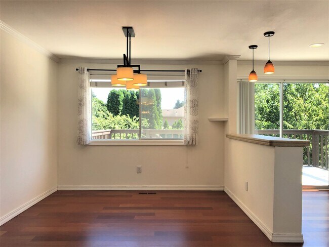 Building Photo - Fantastic Kirkland Home Available with Lar...