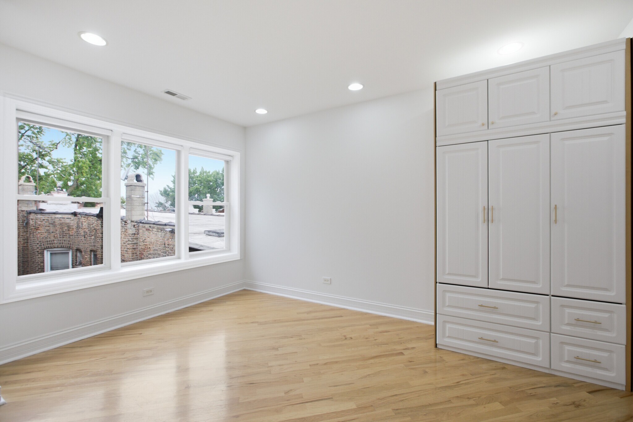 Building Photo - 2619 N Harding Ave