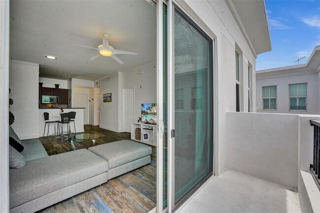 Building Photo - 2401 NE 65th St